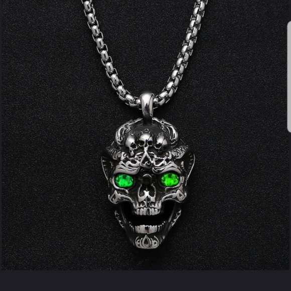 Other - 🆕 NWOT Devil Skull Green Eyes 22" Necklace